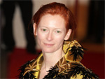 Tilda Swinton: Über Kleiderschränke und die „rockige“ Fashion Week