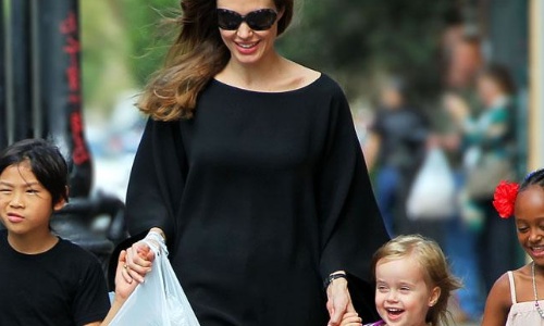 Angelina Jolie mit Pax, Vivienne und Zahara