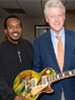 Bill Clinton: verschenkt Gitarre!