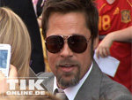 Brad Pitt: Weißbärtiger Autogramm-Marathon!