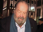 Bud Spencer in Berlin gelandet: Ankunft im Rollstuhl, erste Schritte und munteres Autogramme schreiben!