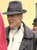 Clint Eastwood erstmals in Berlin: Mit Ehefrau am Flughafen Tempelhof!