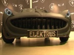 Promis feiern ein Elektroauto: VIPs über ihre Fahrkünste und den berühmten Bleifuß!
