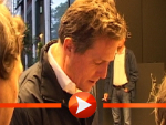 Hugh Grant wortkarg in Berlin