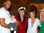 Hugh Hefner: Baby Hank kommt zu Besuch