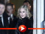 Madonna und ihr Toyboy Brahim verlassen ein Berliner Restaurant