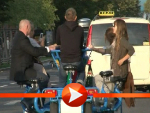 Olivia Wilde radelt auf einem Fun-Bike durch Berlin