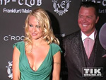 Pamela Anderson : Tiefe Einblicke im VIP-Club