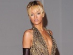 Rihanna: Mehr Selbstbewusstsein dank knapper Kleidung?