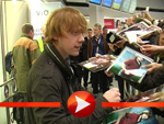 Rupert Grint posiert mit Fans