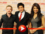 Shah Rukh Khan posiert mit Priyanka Chopra und Florian Lukas