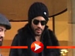 Lenny Kravitz von Fans umzingelt