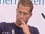 Til Schweiger: Singt im Radio