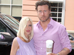 Tori Spelling: Ehemann kann nach Unfall schon wieder twittern