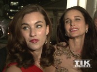 Andie MacDowell und Tochter Rainey Qualley gut gelaunt in Berlin