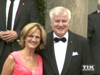 Horst Seehofer kam mit Ehefrau Karin zu den Bayreuther Festspielen 2015