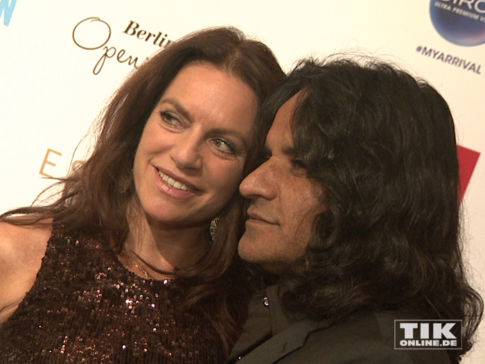 Christine Neubauer und ihr Freund José kuscheln verliebt bei der Berlinale Gala Opening Night