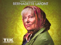 Bernadette Lafont als Hasch-Kekse backende Oma