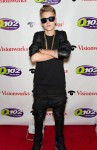 Justin Bieber zeigt sich mit Sonnenbrille auf dem roten Teppich