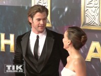 Chris Hemsworth und Natalie Portman bei der "Thor - The Dark Kingdom"-Premiere in Berlin