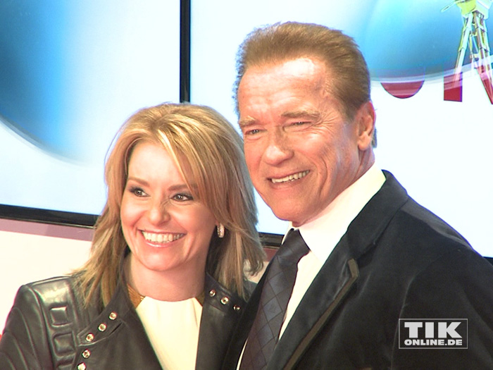 Arnold Schwarzenegger mit seiner Freundin Heather Milligan bei der Goldenen Kamera 2015