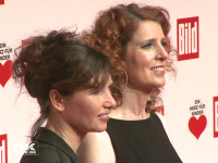 Monica Lierhaus kam mit ihrer Schwester Eva zur "Ein Herz für Kinder"-Gala 2015 in Berlin