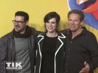 Rick Kavanian, Nora Tschirner und Christian Tramitz strahlen bei der "Free Birds"-Premiere in Berlin