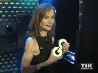 Isabelle Huppert mit ihrem "Gentlewoman of the Year Award" bei den GQ "Männer des Jahres" 2015 Awards