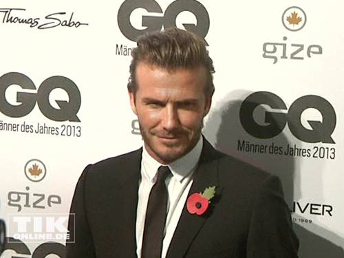 David Beckham posiert bei den GQ Männer des Jahres Awards 2013 für die Fotografen