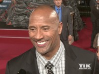 Dwayne Johnson präsentiert sein schönstes Zahnpastalächeln