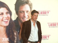 Hugh Grant stellt „Wie schreibt man Liebe“ in Berlin vor