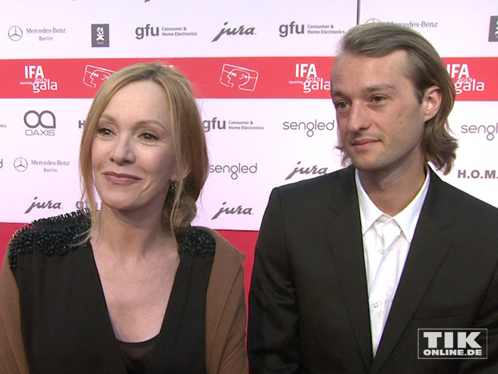 Katja Flint hatte ihren Sohn Oscar Lauterbach zur IFA Opening Gala 2015 in Berlin mitgebracht