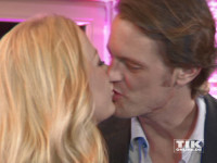 Jenny Elvers küsst ihren Freund Steffen von der Beeck
