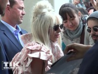 Lady Gaga geht auf Tuchfühlung mit ihren Berliner Fans