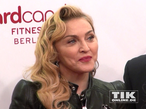 Madonna lächelt für die Fotografen