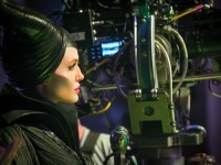 MALEFICENT - DIE DUNKLE FEE - Angelina Jolie als Maleficent am Set