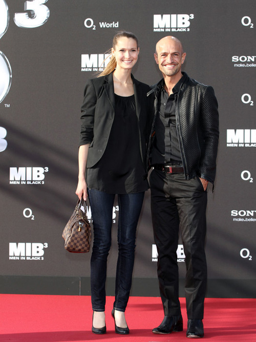 Modelagent Peyman Amin Mit Seiner Freundin Miriam Mack Bei Der Deutschlandpremiere Von Men In Black 3 Tikonline De