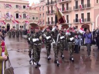 Die Militärparade zum Nationalfeiertag von Monaco 2013 fiel wortwörtlich ins Wasser