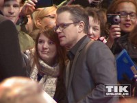 Matt Damon geht auf der Berlinale-Premiere von "Monuments Men" auf Tuchfühlung mit den Fans