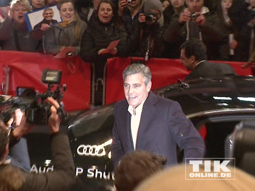 George Clooney nahm auf der Berlinale-Premiere von "Monuments Men" direkt Kontakt zu den Fans auf