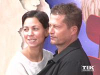 Til Schweiger kuschelt mit seiner Freundin Marlene Shirley bei der Premiere des Films "Der kleine Prinz" im Berliner Zoo Palast