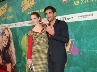 Karoline Herfurth und Elyas M'Barek zeigen den Finger