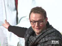 Devid Striesow strahlt bei der Premiere von "Ich bin dann mal weg" in Berlin