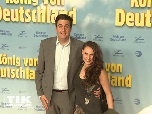 Bastian Pastewka mit seiner Ehefrau Heidrun auf der Premiere von "König von Deutschland" in Berlin
