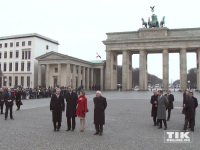 König Felipe, Königin Letizia und der ehemalige Regierende Bürgermeister von Berlin, Klaus Wowereit, am Brandenburger Tor