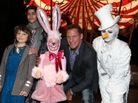 Ralf Möller mit den klienen Darstellern der Kindershow "Keinschneechaos" im Friedrichstadt-Palast