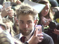 Robert Pattinson: Mit Vollbart bei der Premiere seines Films „Life“