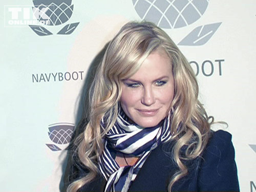 Daryl Hannah posiert für die Fotografen | TIKonline.de