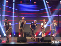 voXXclub performen auf der Bühne des Smago Awards in Berlin