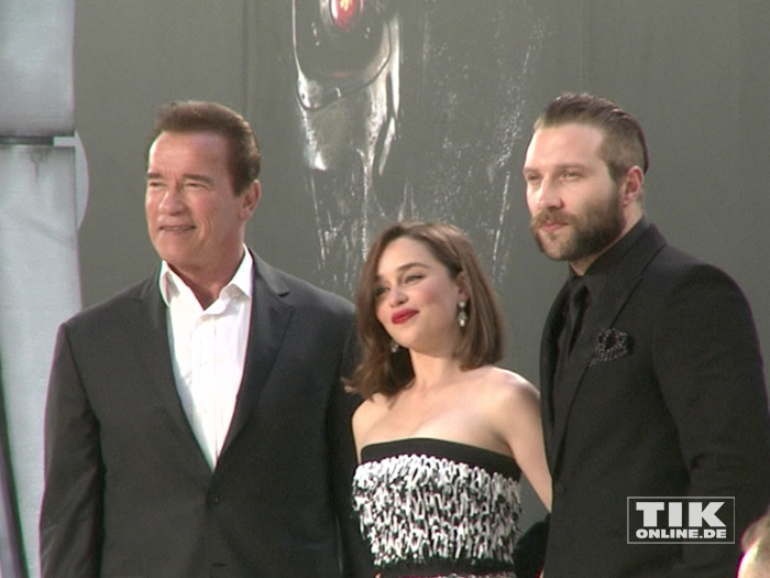 Arnold Schwarzenegger, Emilia Clarke und Jai Courtney bei der Premiere von "Terminator Genisys" in Berlin